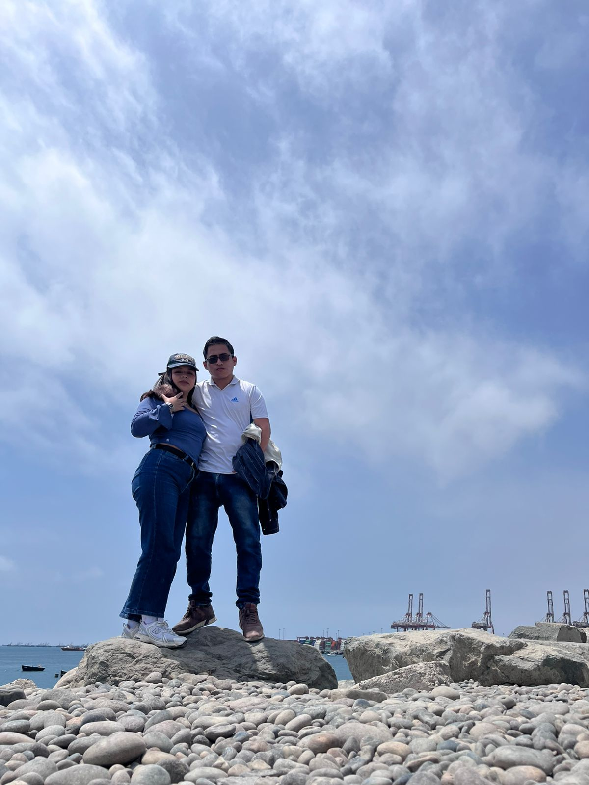Nosotros juntos junto al mar